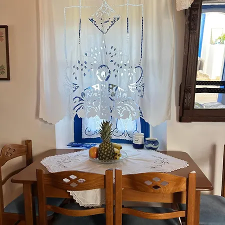 Emporios Traditional Sea View House بيت للعطل